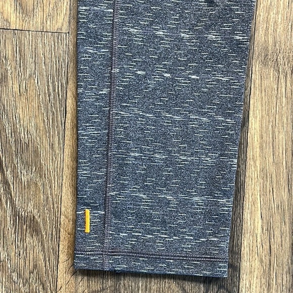 Lucy Grey Cropped Leggings - Picture 5 of 5